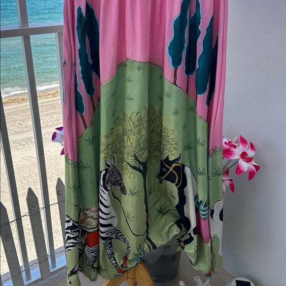 Maxi Dress with a floral Artistic Print - Picture 5 of 10